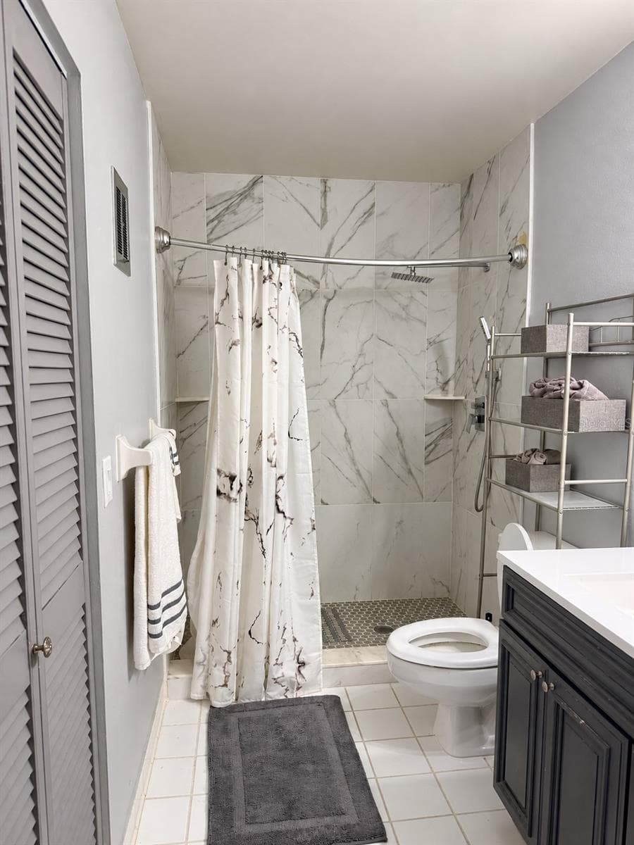 Primary Bathroom - 200 EL CAMINO DR #102, WINTER HAVEN
