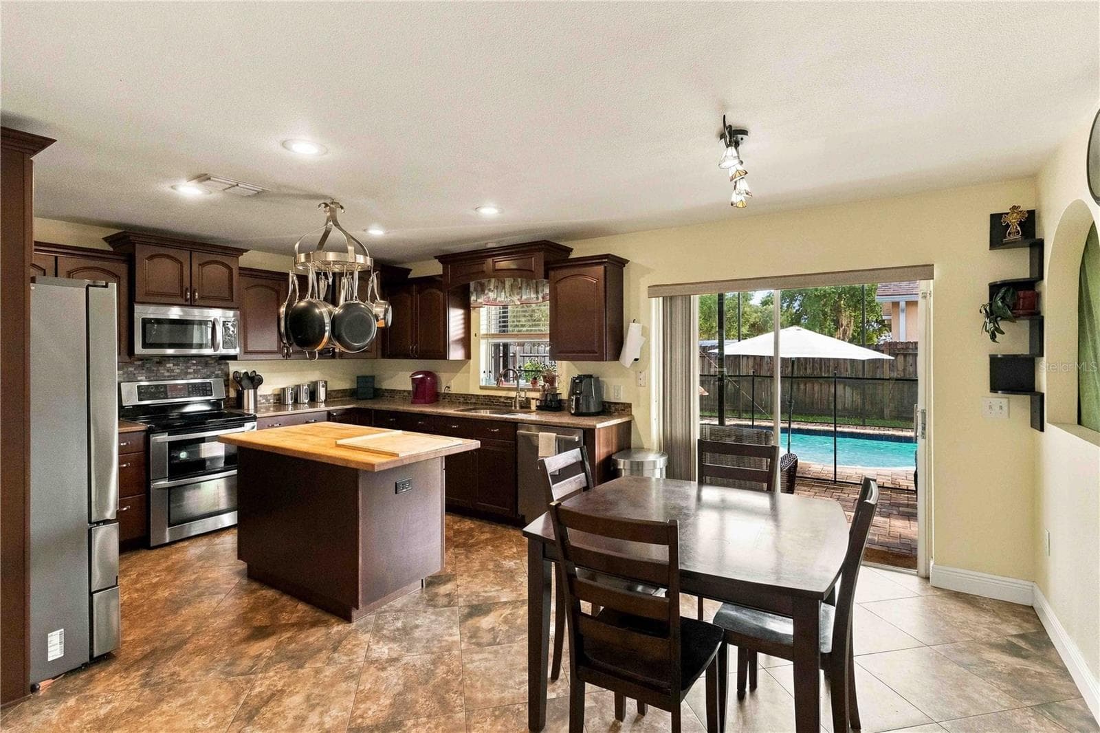 Single Family Residence at 1103 SOARING OSPREY WAY, VALRICO, photo 6 of 23
