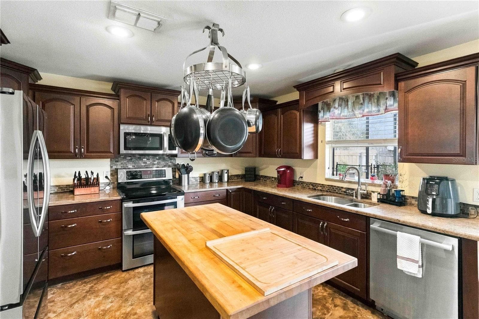 Single Family Residence at 1103 SOARING OSPREY WAY, VALRICO, photo 7 of 23