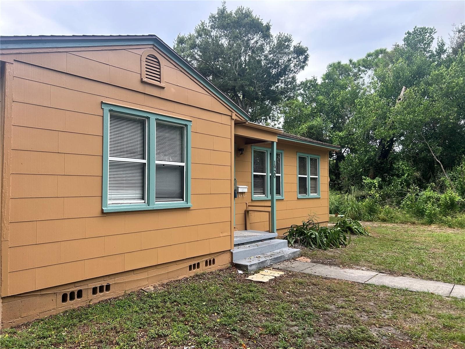 Single Family Residence at 1920 23RD AVE N, ST PETERSBURG, photo 2 of 14