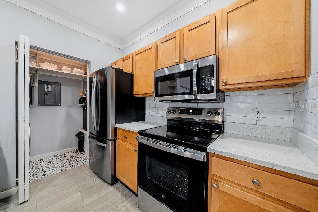 Condominium at 4207 S DALE MABRY HWY #10108, TAMPA, photo 4 of 17