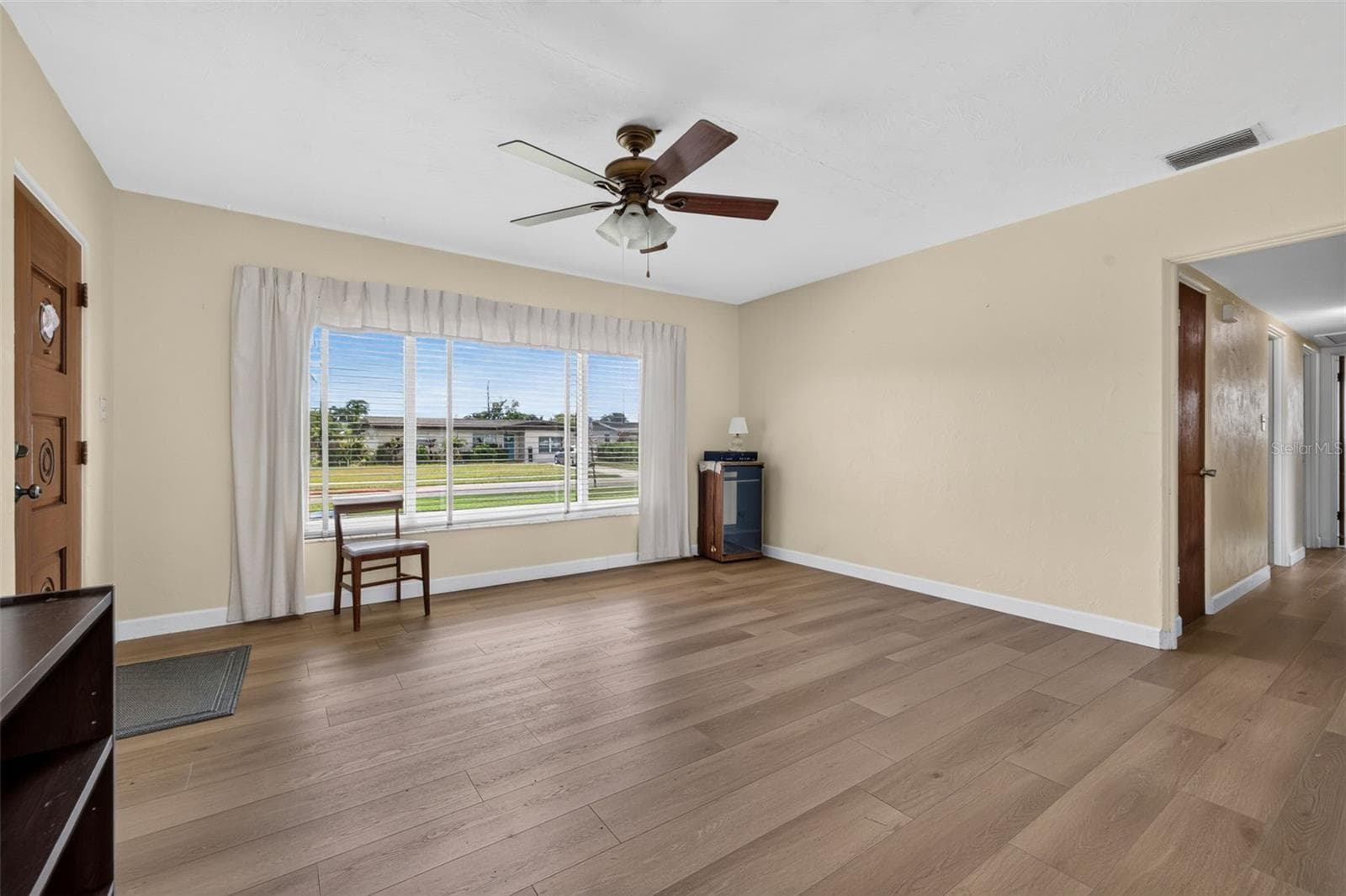 Single Family Residence at 6401 34TH AVE N, ST PETERSBURG, photo 6 of 22