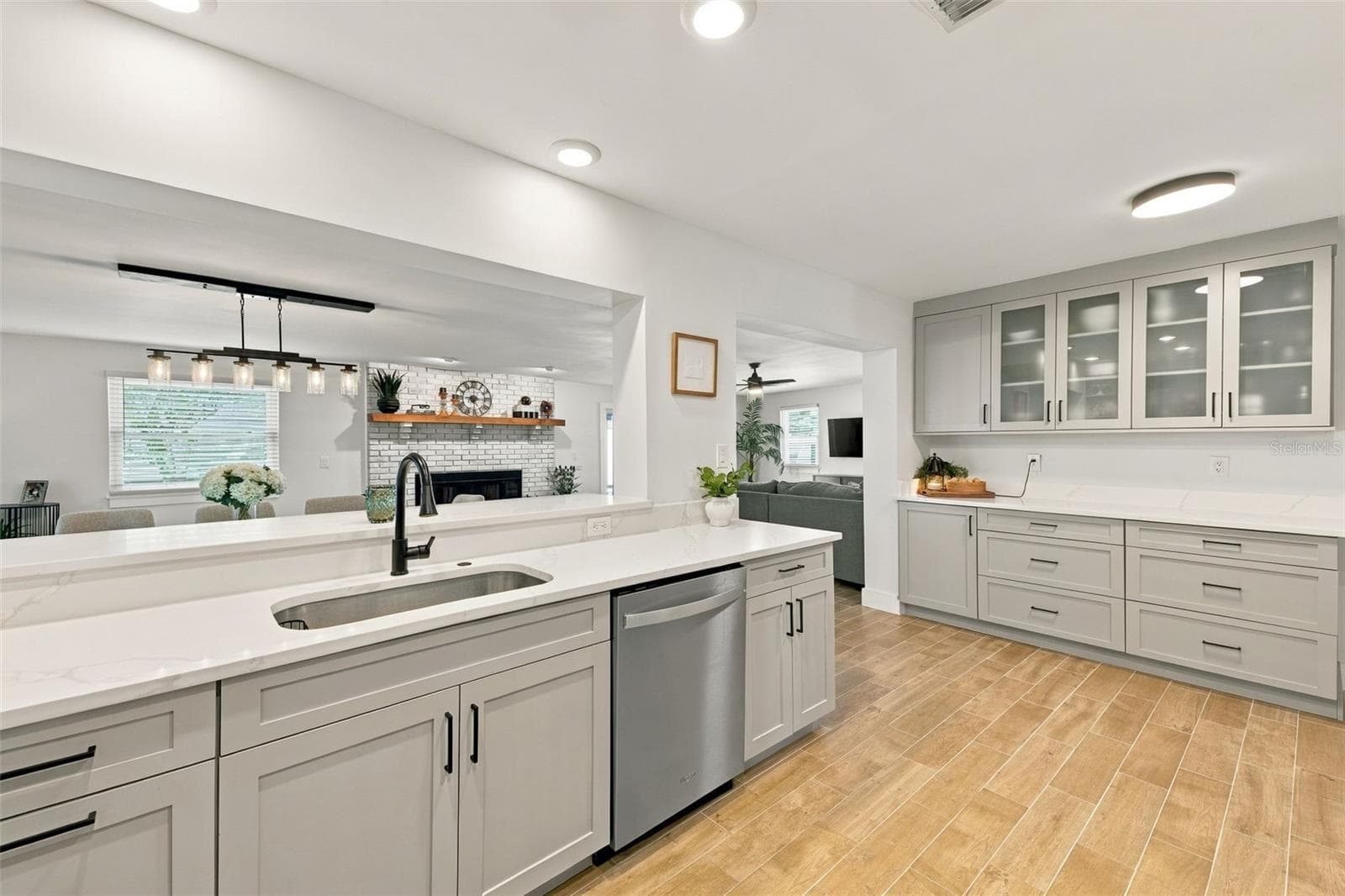 Kitchen / Breakfast Bar - 4318 HELENA ST NE, ST PETERSBURG