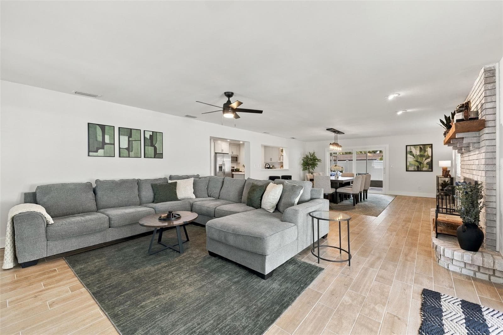 Family / Living Room - 4318 HELENA ST NE, ST PETERSBURG