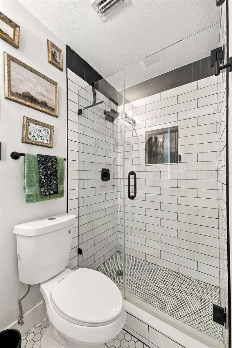 En-suite Primary Bathroom - 4318 HELENA ST NE, ST PETERSBURG