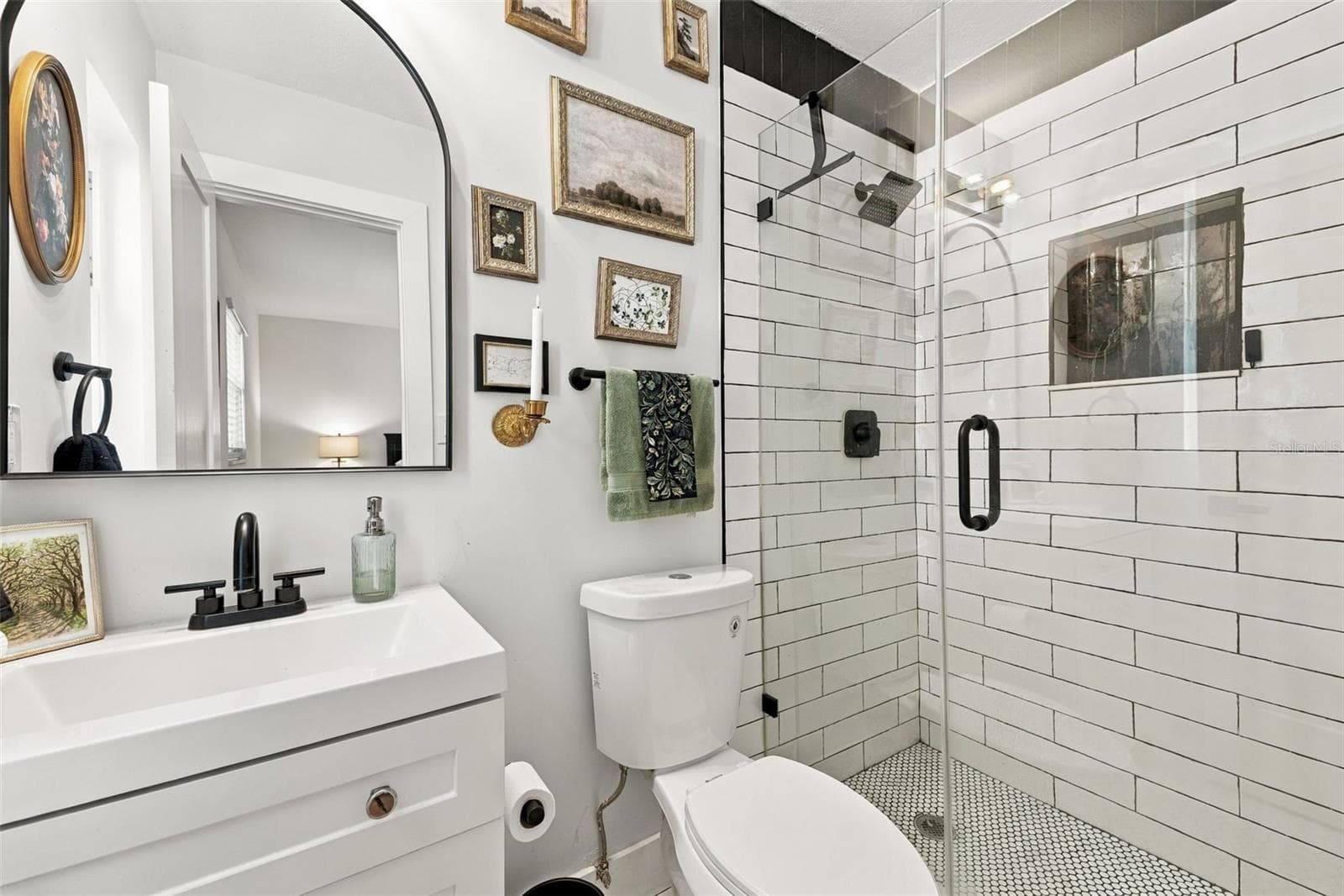 En-suite Primary Bathroom - 4318 HELENA ST NE, ST PETERSBURG
