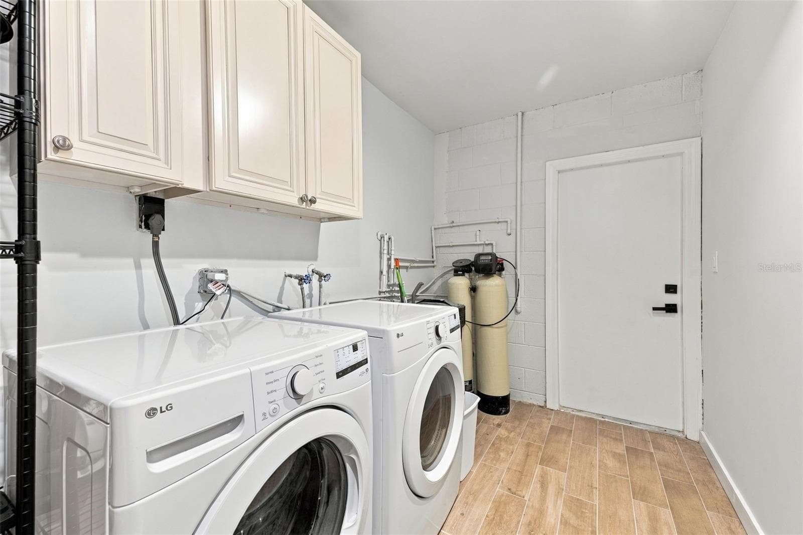 Laundry / Mud / Storage Room - 4318 HELENA ST NE, ST PETERSBURG