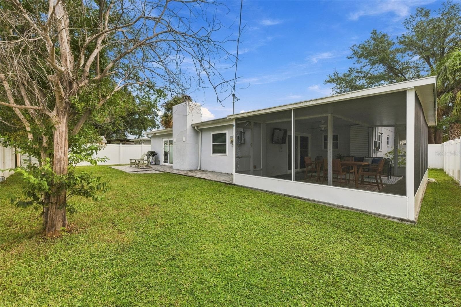 Fenced-In Private Backyard w/ View of Enclosed Lanai - 4318 HELENA ST NE, ST PETERSBURG