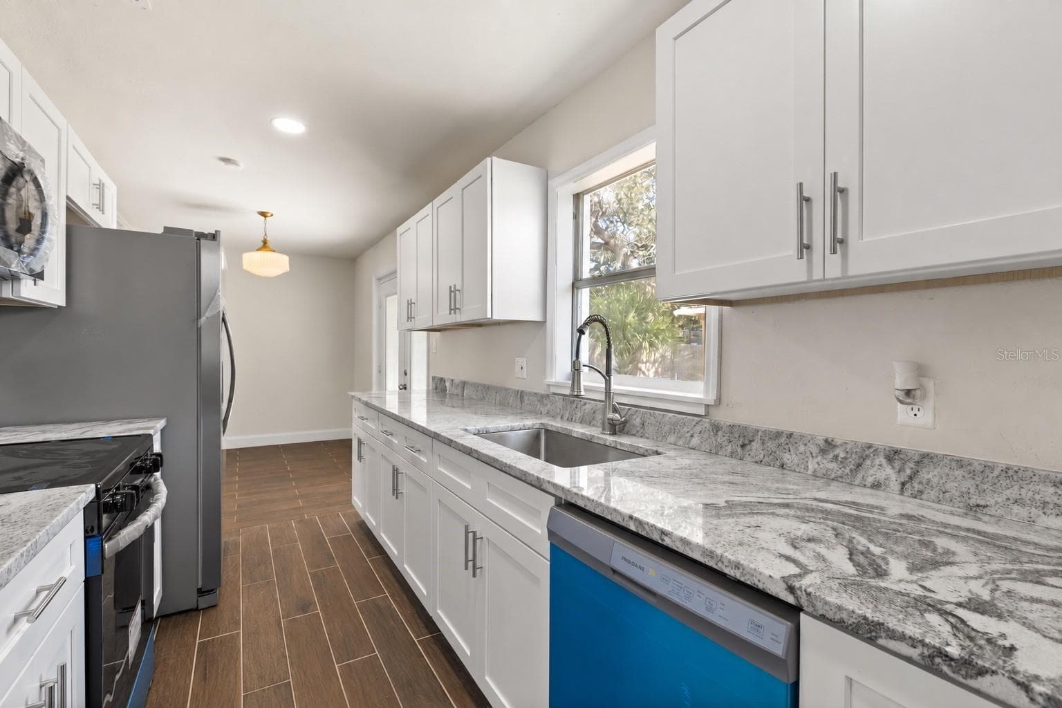 Upgraded kitchen with tons of counter space - 601 RIDGEFIELD AVE, OCOEE