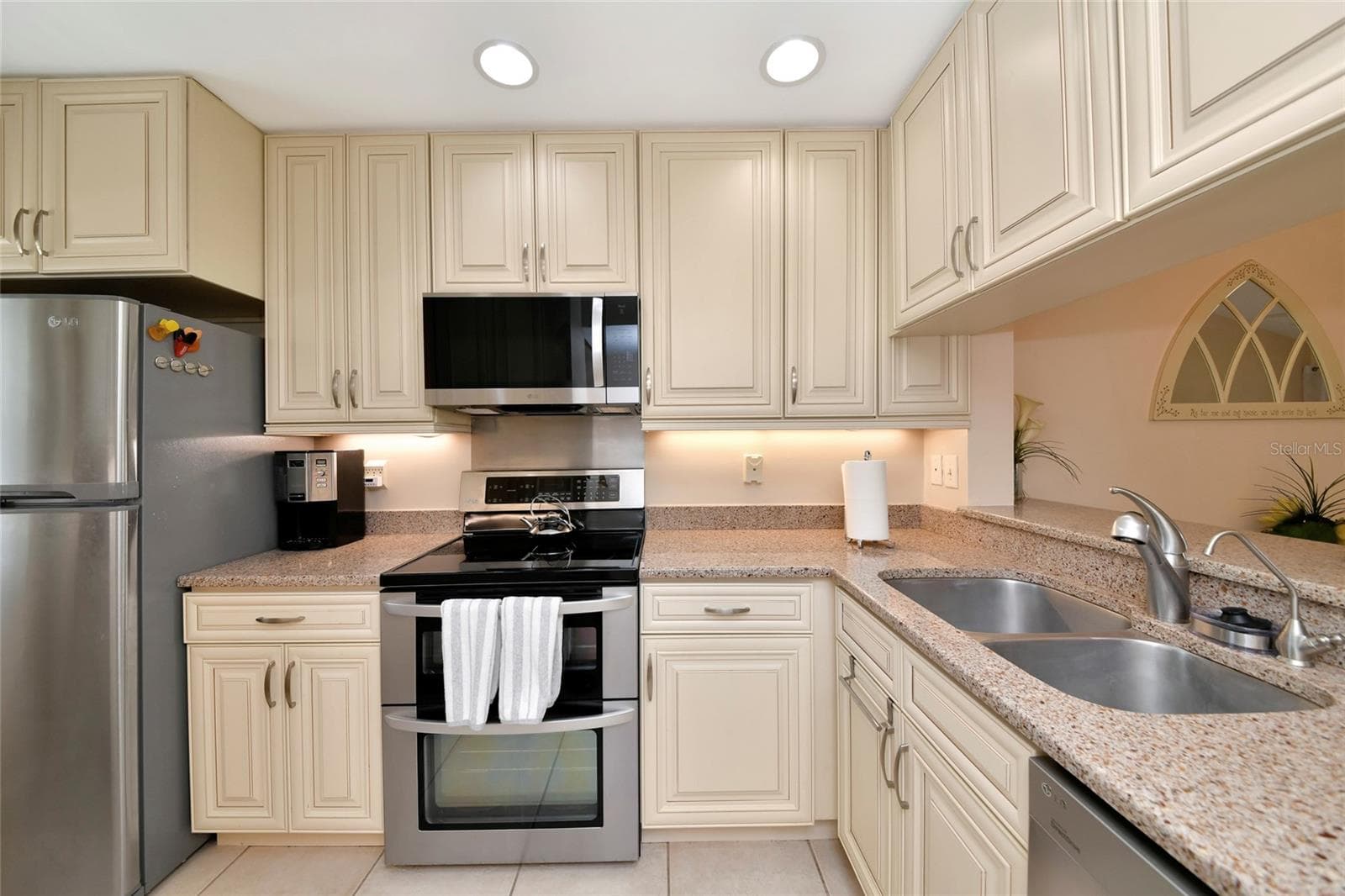 Condominium at 421 CERROMAR TER #469, VENICE, photo 12 of 44