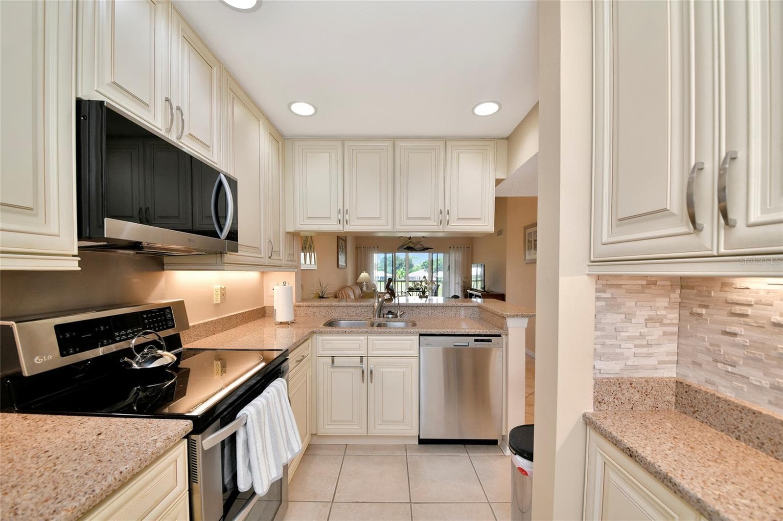 Condominium at 421 CERROMAR TER #469, VENICE, photo 17 of 44