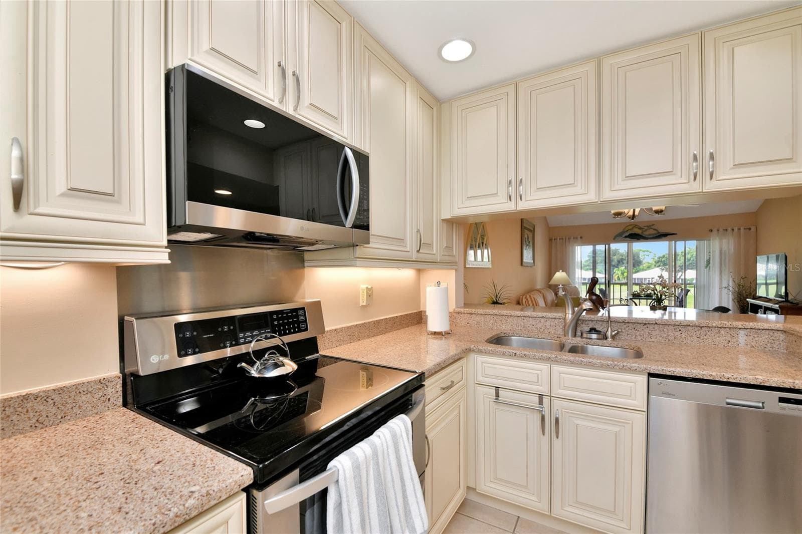 Condominium at 421 CERROMAR TER #469, VENICE, photo 18 of 44