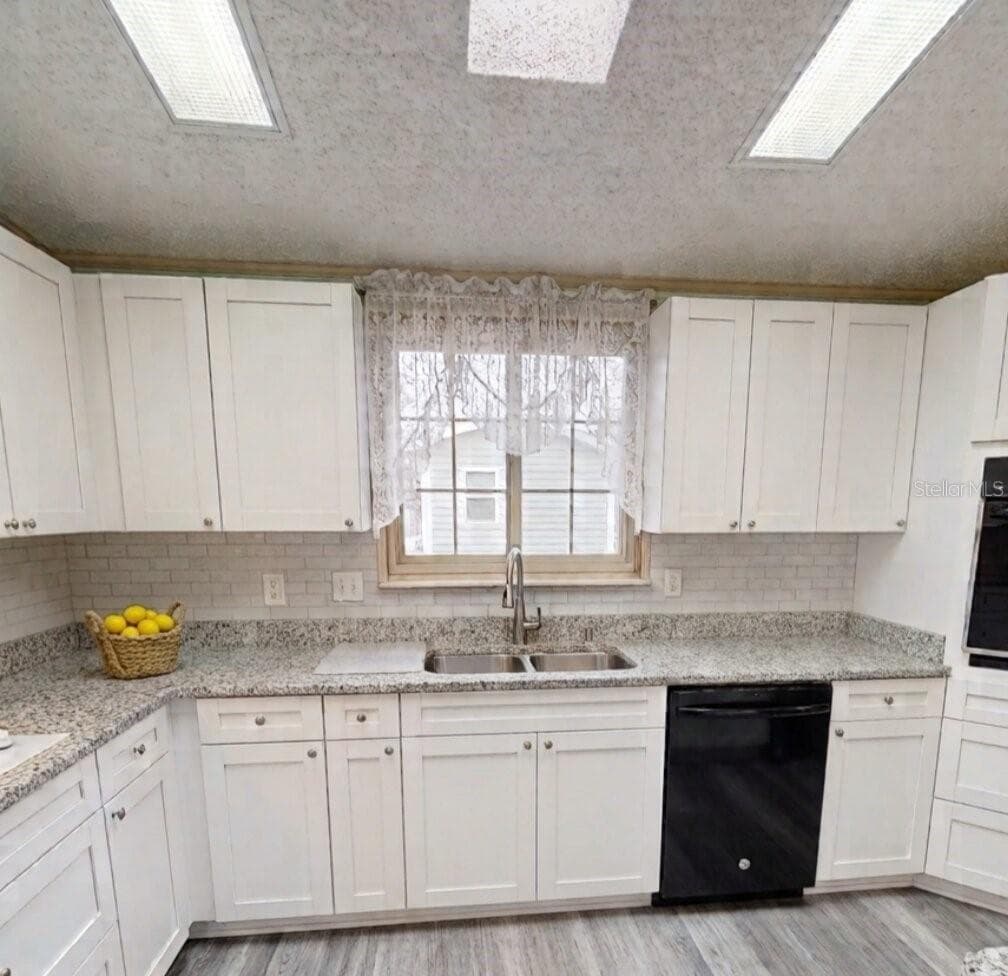 Manufactured Home at 192 S PORT ROYAL LN, APOLLO BEACH, photo 6 of 33