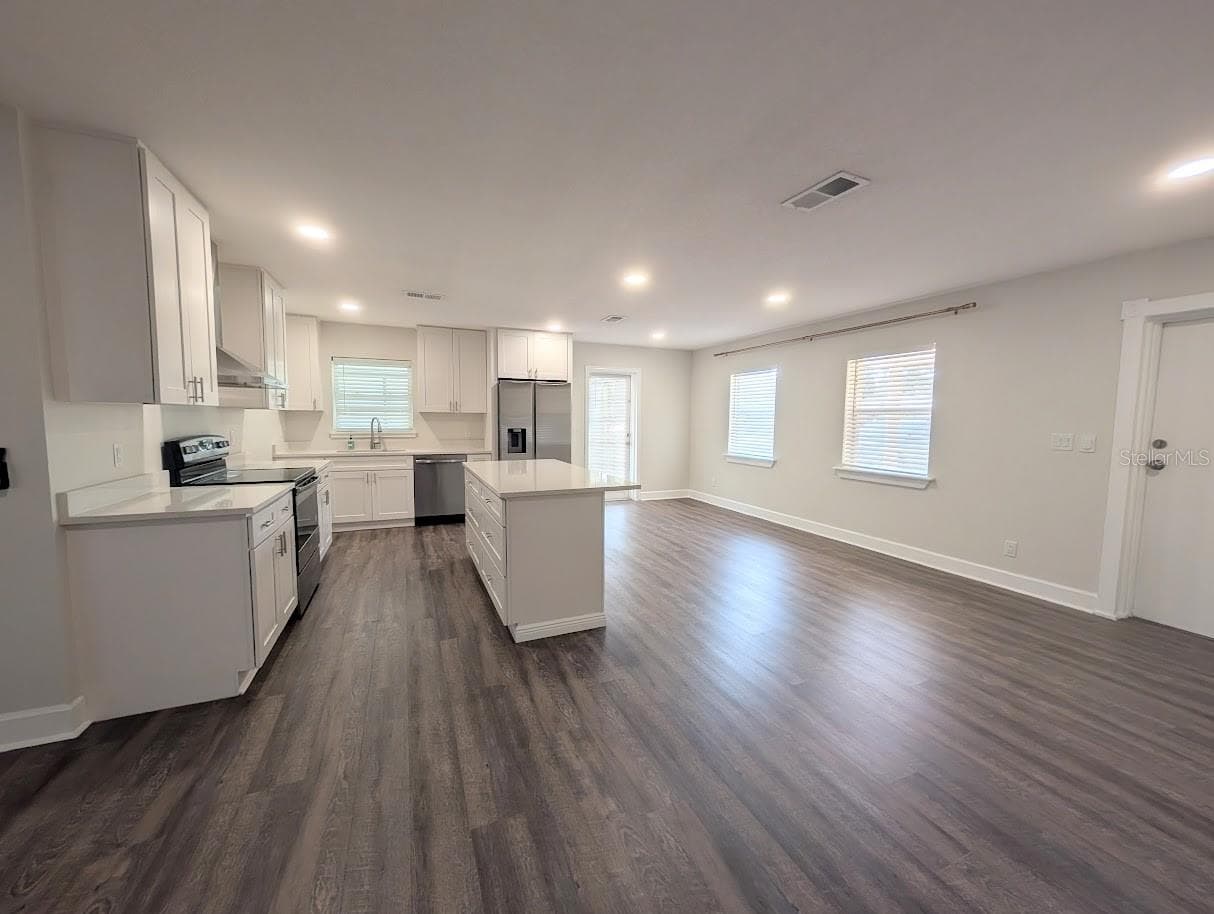 Single Family Residence at 3902 W PAXTON AVE, TAMPA, photo 5 of 34