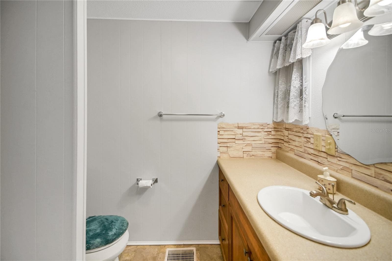 Mobile Home at 410 HAWTHORNE BLVD, LEESBURG, photo 34 of 44