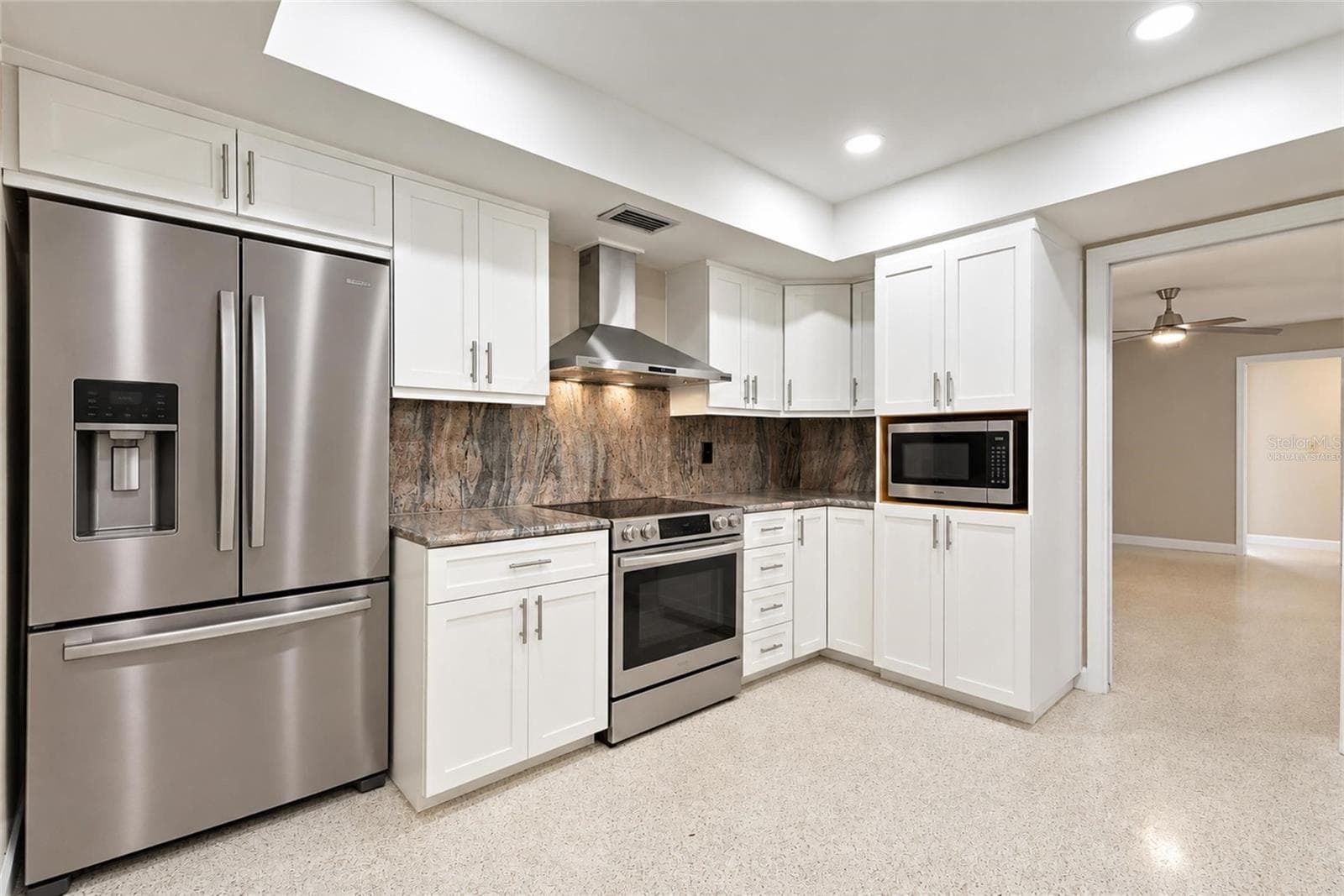 Virtually Staged - seller offering appliance credit - 725 S BAYSHORE BLVD, SAFETY HARBOR