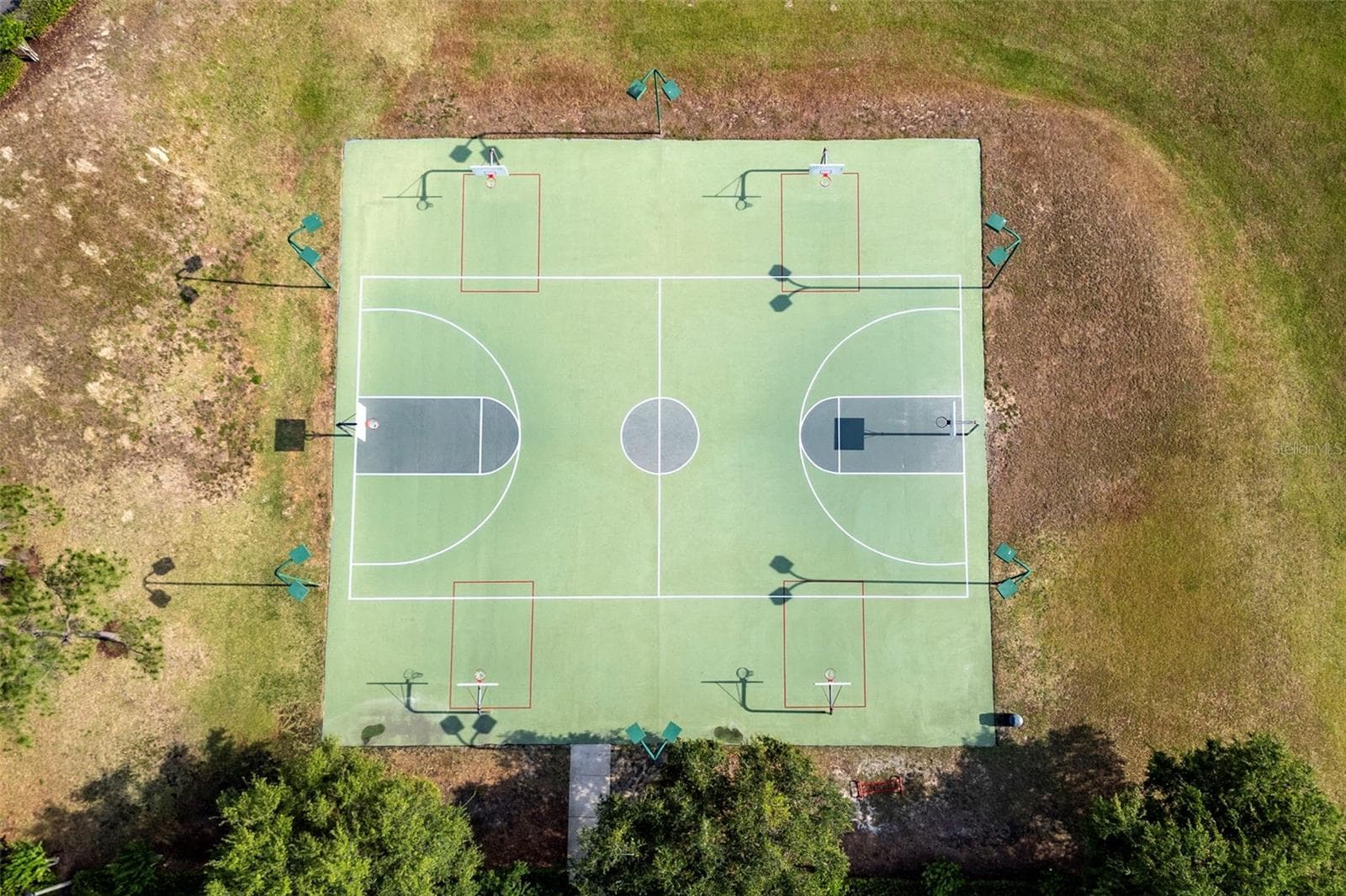 Community Courts - 5018 TEMPIC DR, MOUNT DORA