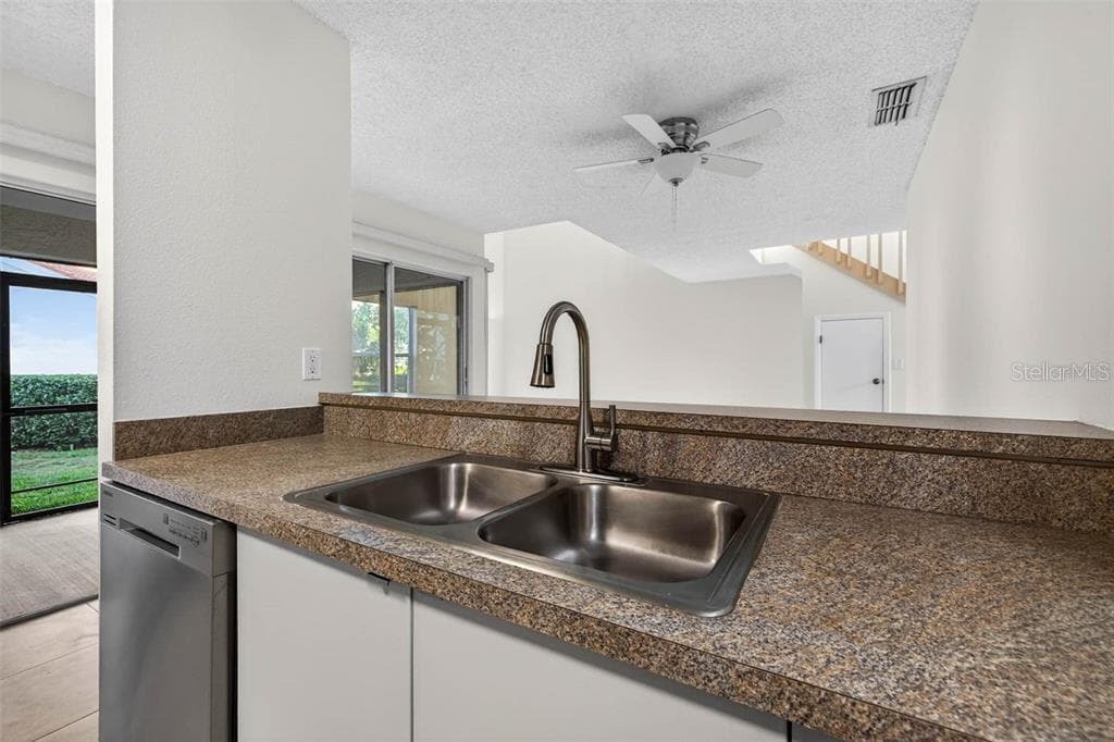 Townhouse at 4843 NAPOLI CT NE, ST PETERSBURG, photo 9 of 27