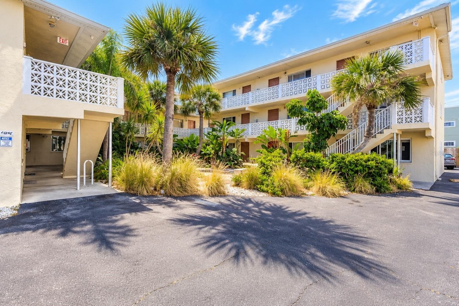 102 S PENINSULA DR #100