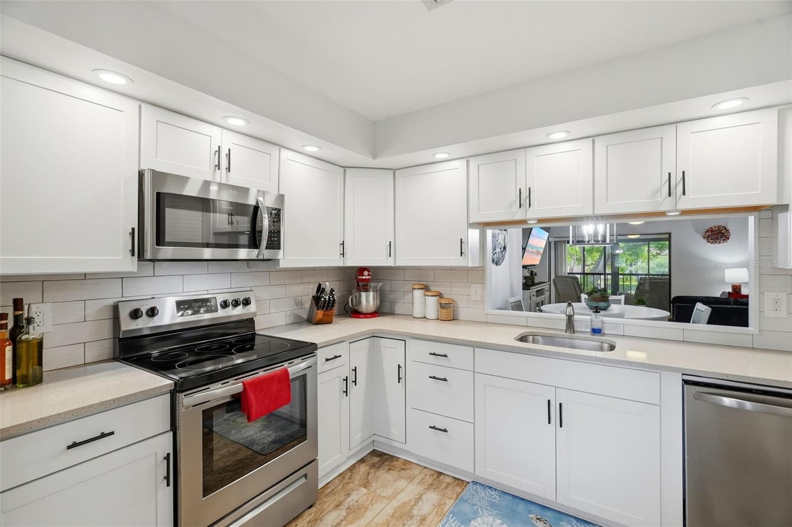 Bright Kitchen w/Shaker Cabinetry - 2700 NEBRASKA AVE #2-203, PALM HARBOR
