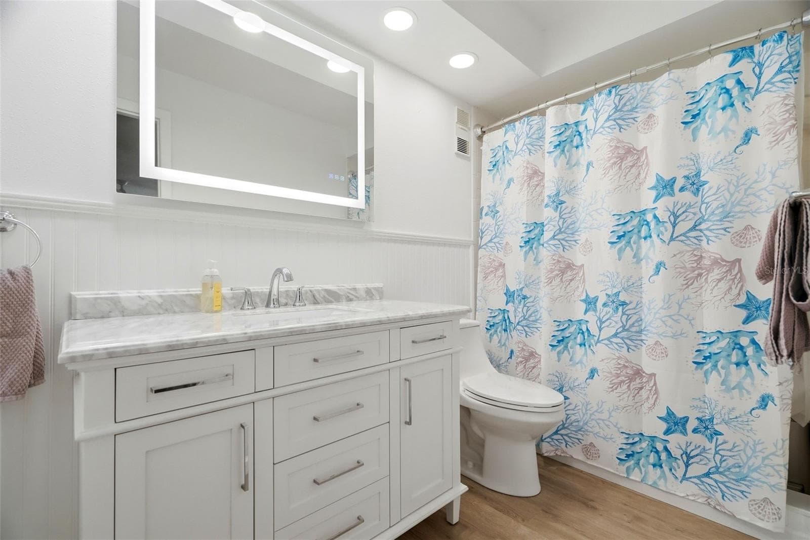 Updated En Suite Primary Bath - 2700 NEBRASKA AVE #2-203, PALM HARBOR