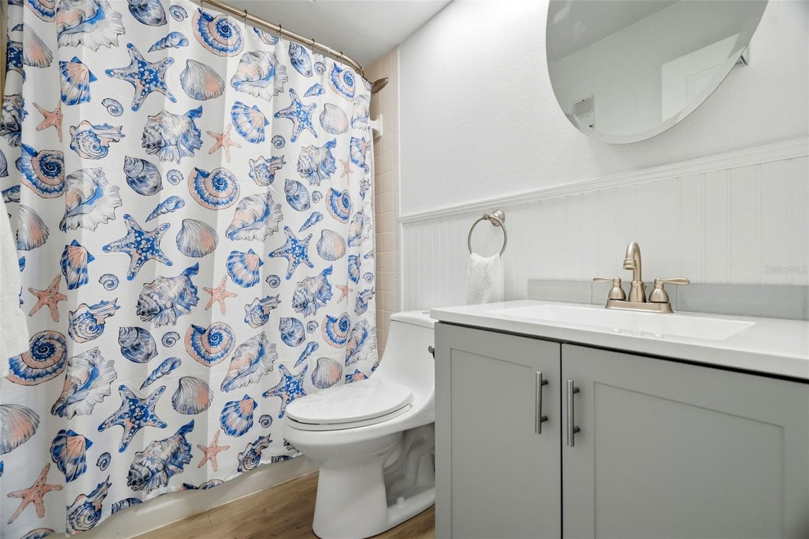 Updated 2nd Bath w/tub - 2700 NEBRASKA AVE #2-203, PALM HARBOR