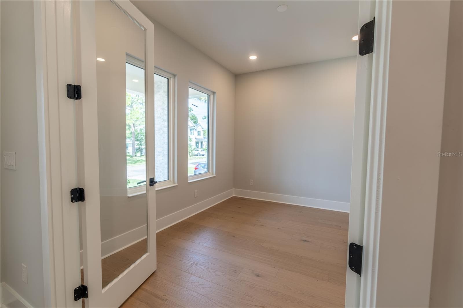 Single Family Residence at 4316 W CORONA ST, TAMPA, photo 7 of 35