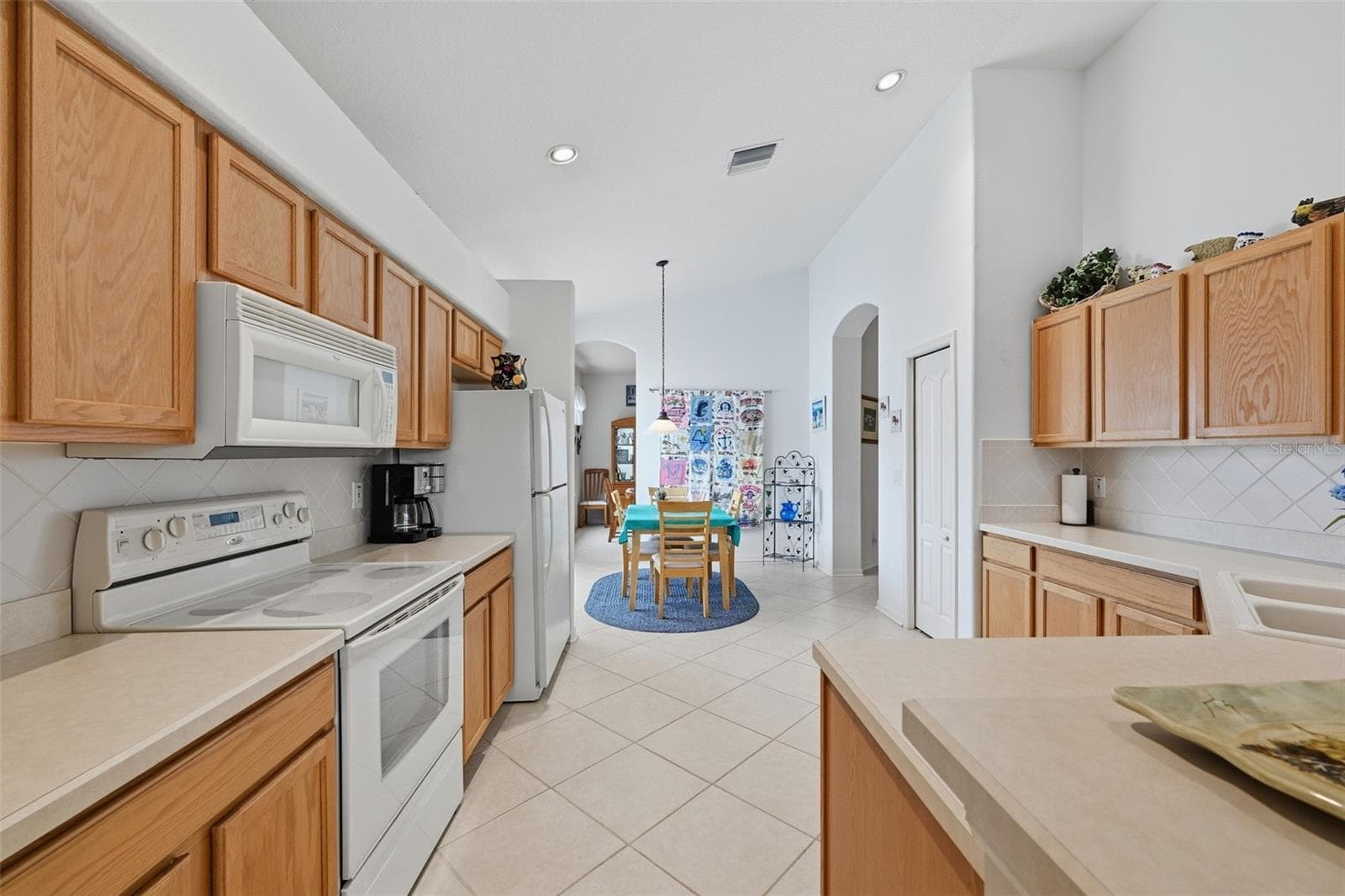 Single Family Residence at 10915 AUSTRALIAN PINE DR, RIVERVIEW, photo 6 of 37