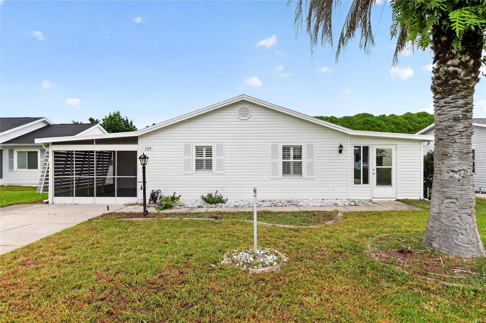1124 DEL TORO DR