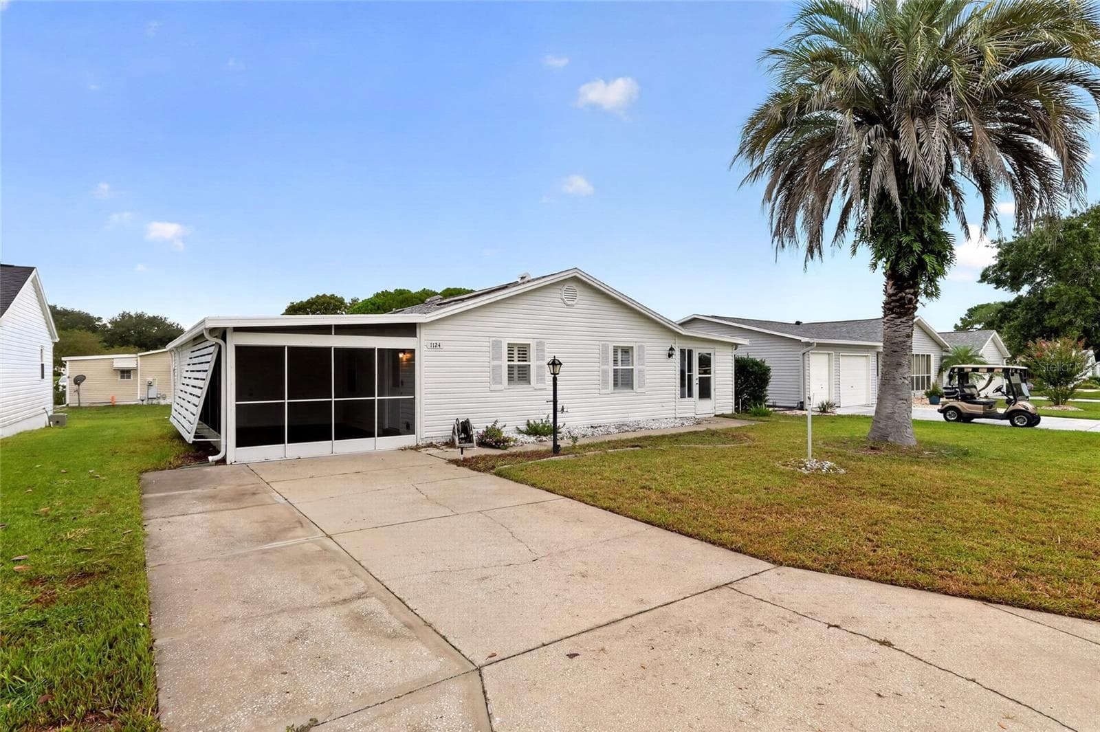Front Exterior and Driveway - 1124 DEL TORO DR, LADY LAKE