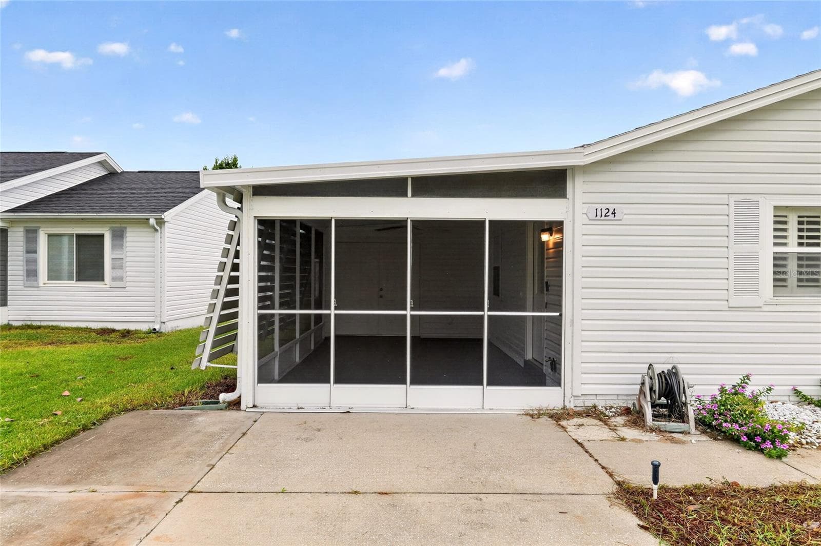 Front Entry and Screened Porch - 1124 DEL TORO DR, LADY LAKE