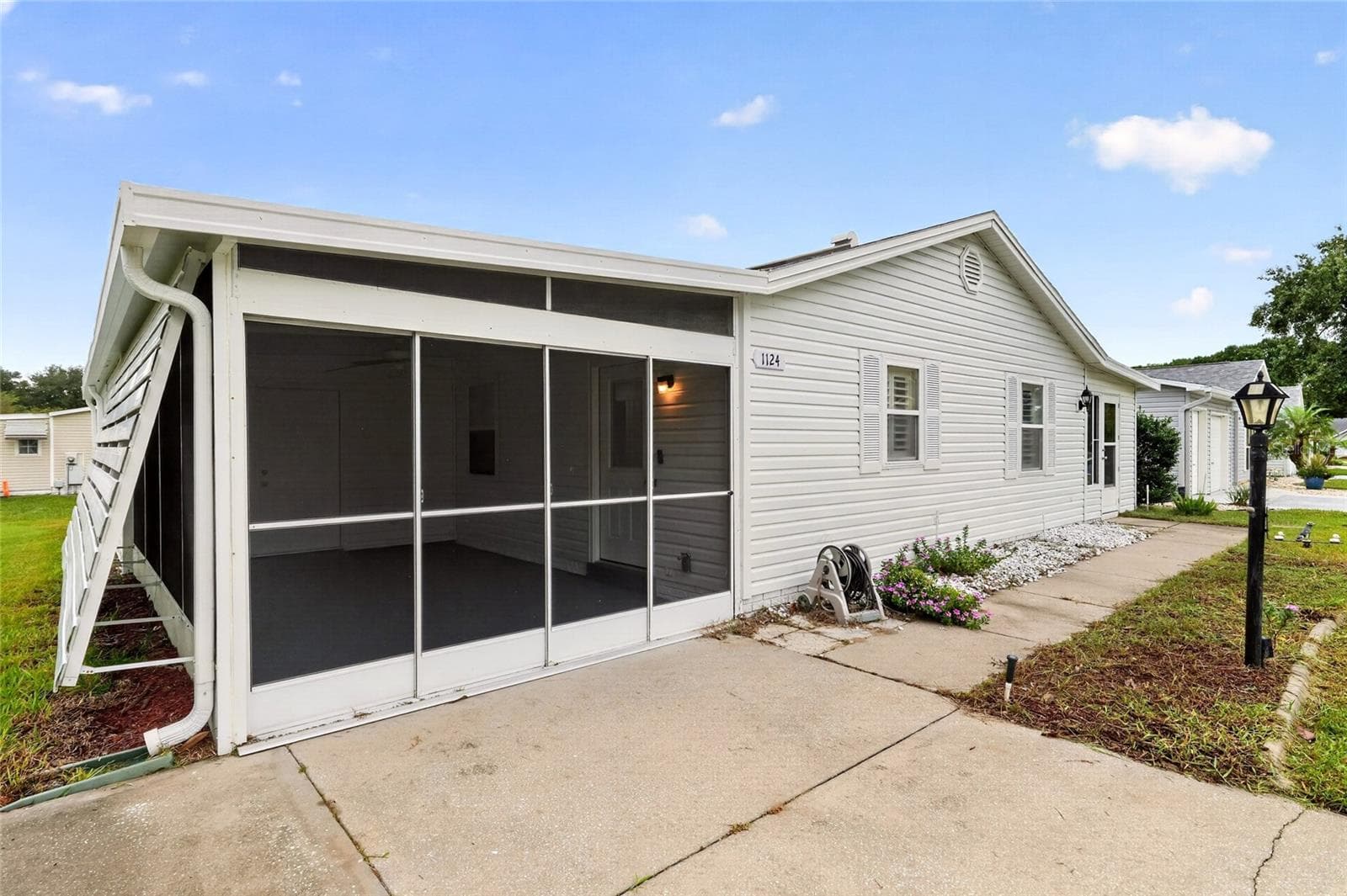 Screened Porch Exterior - 1124 DEL TORO DR, LADY LAKE