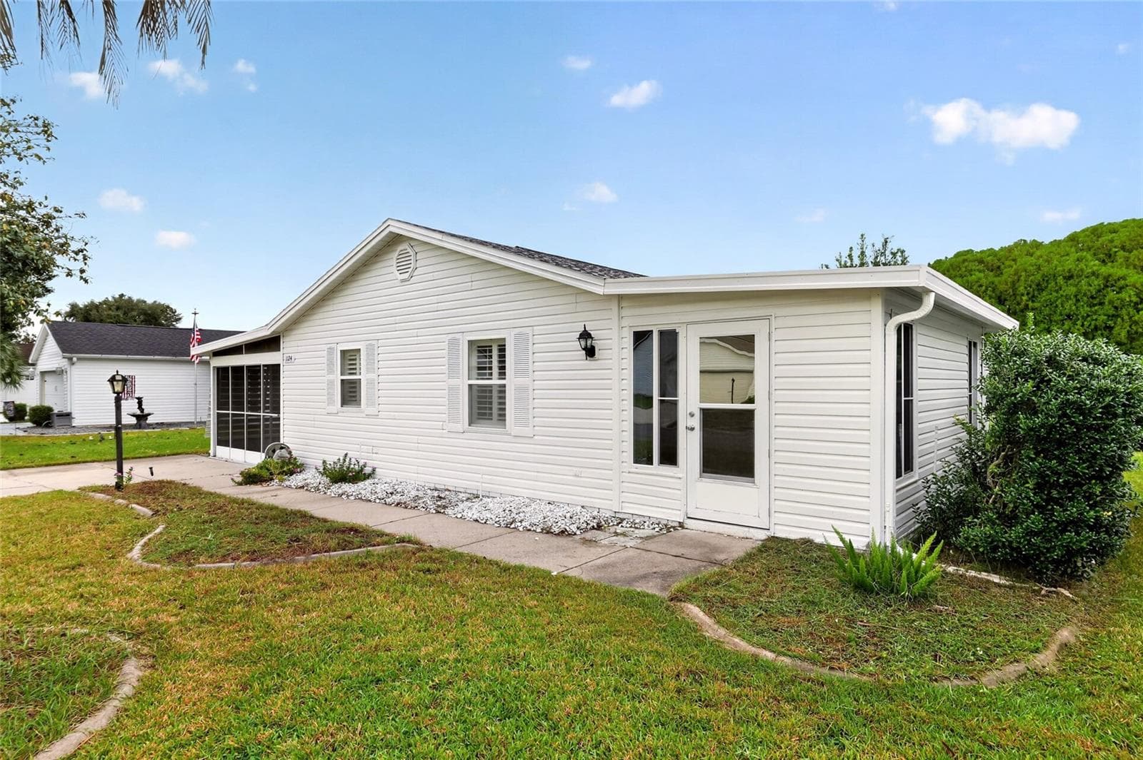 Side Entry - 1124 DEL TORO DR, LADY LAKE