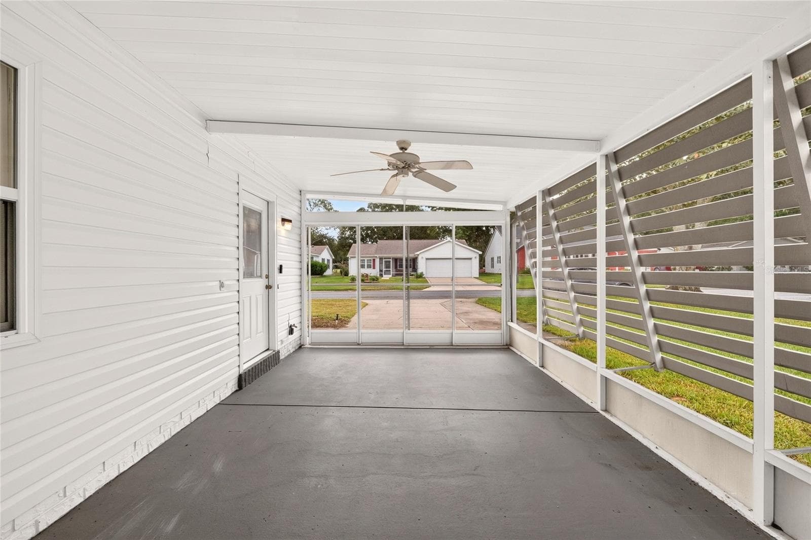 Screened Porch - 1124 DEL TORO DR, LADY LAKE