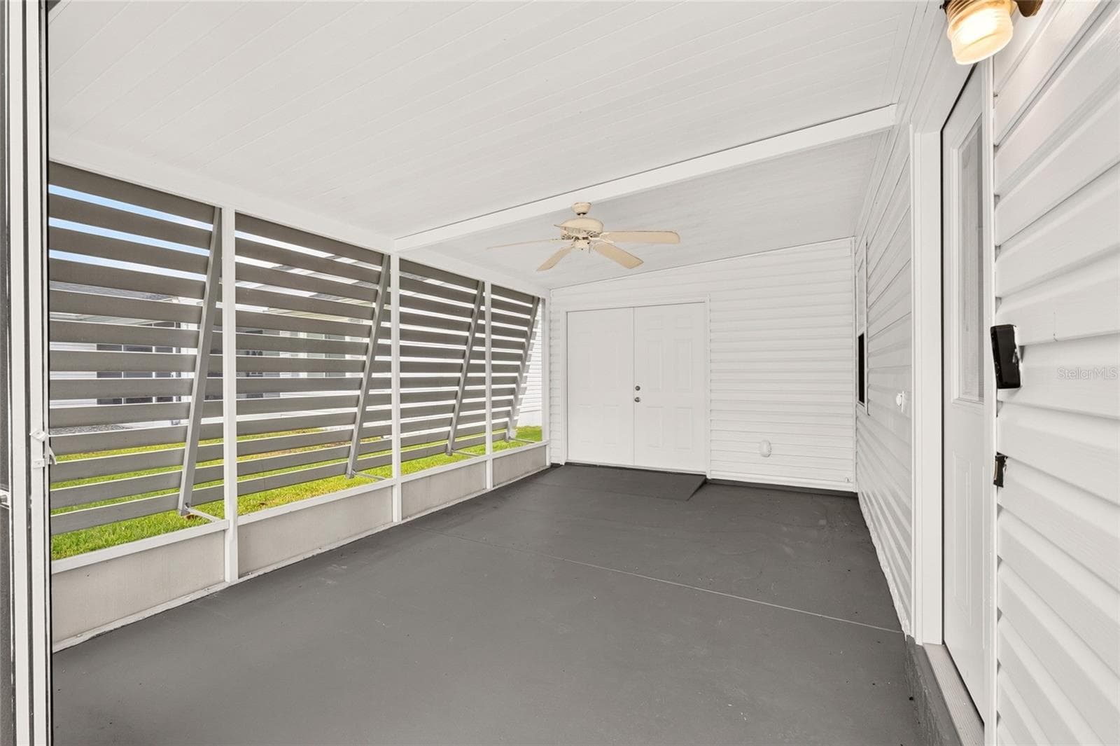 Screened Porch - 1124 DEL TORO DR, LADY LAKE