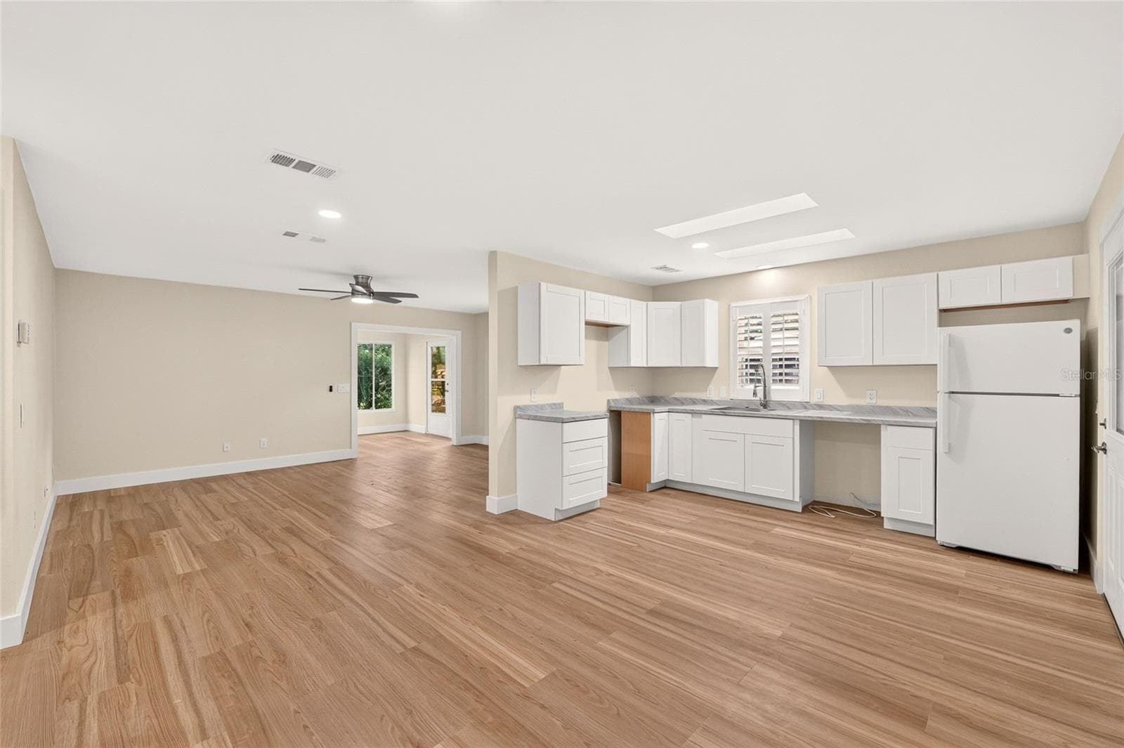 Open Kitchen and Living Area - 1124 DEL TORO DR, LADY LAKE