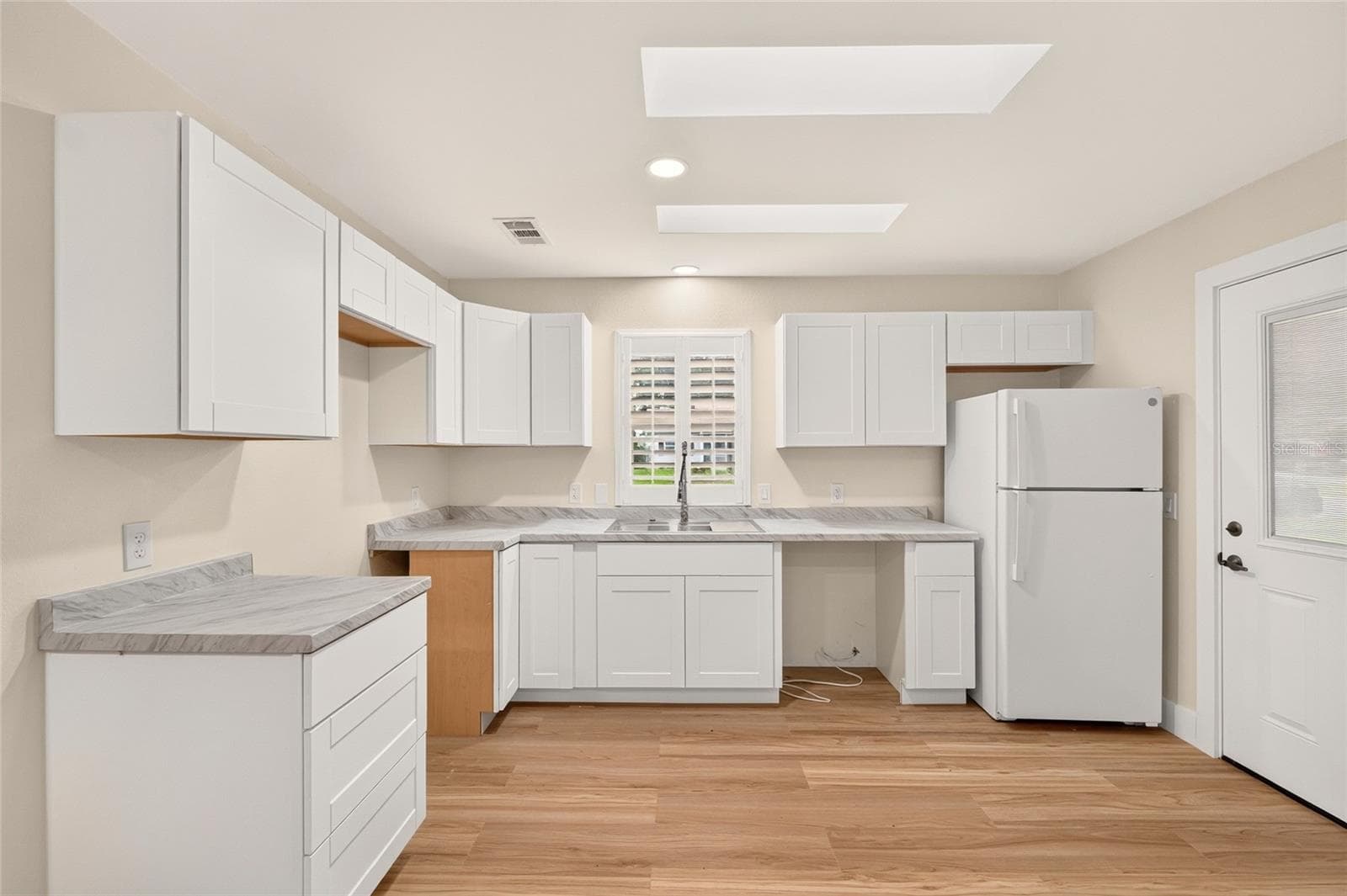 Kitchen - 1124 DEL TORO DR, LADY LAKE