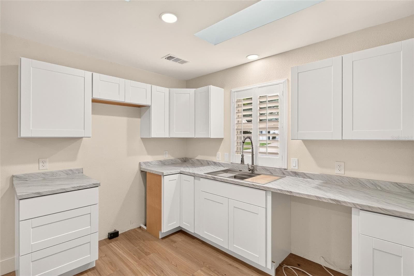 Kitchen - 1124 DEL TORO DR, LADY LAKE