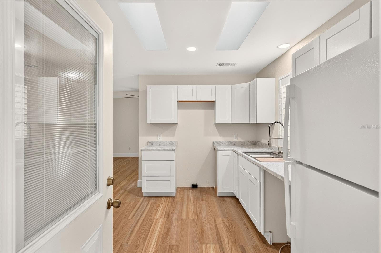 Kitchen - 1124 DEL TORO DR, LADY LAKE