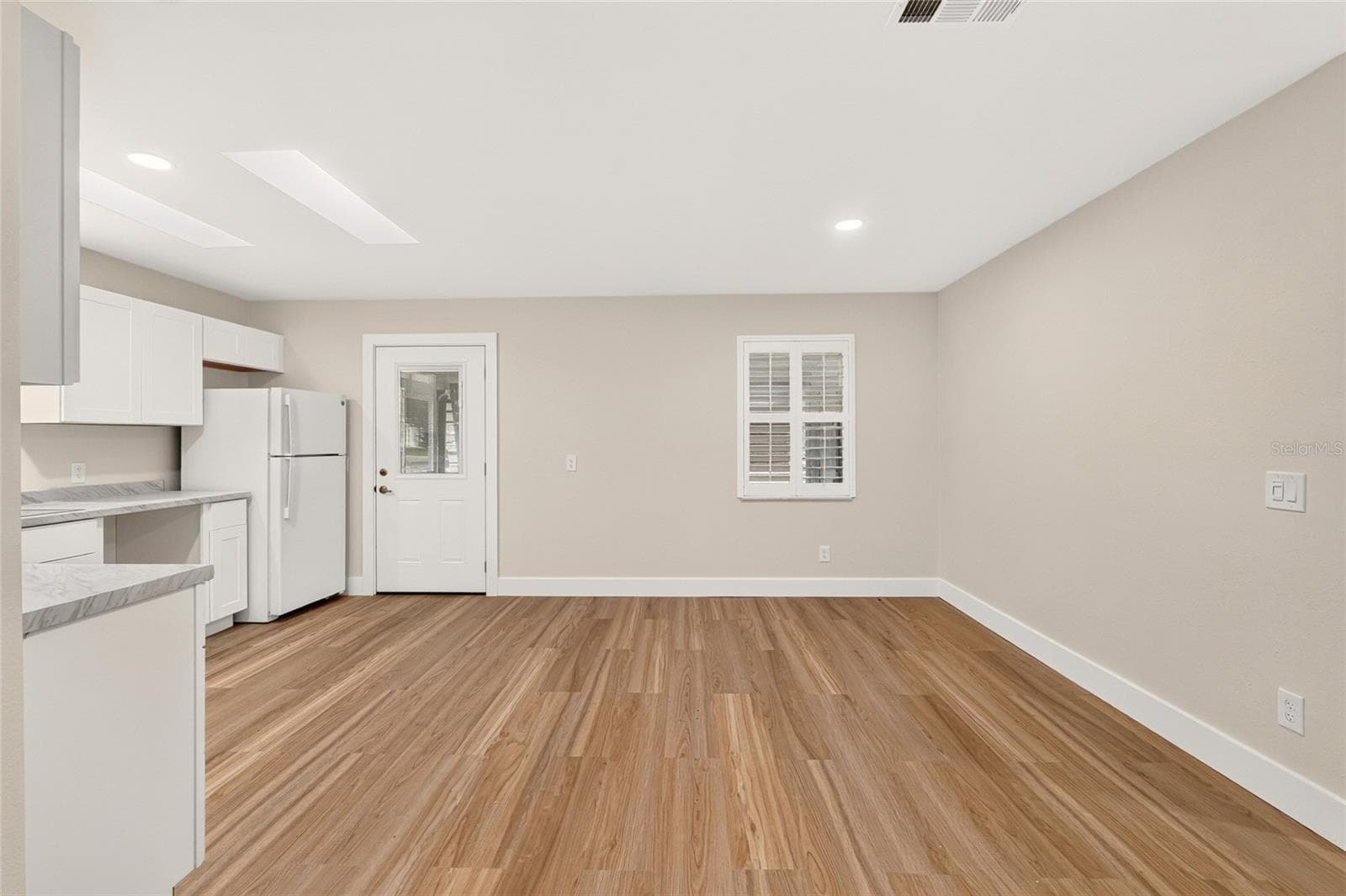 Dining Area - 1124 DEL TORO DR, LADY LAKE