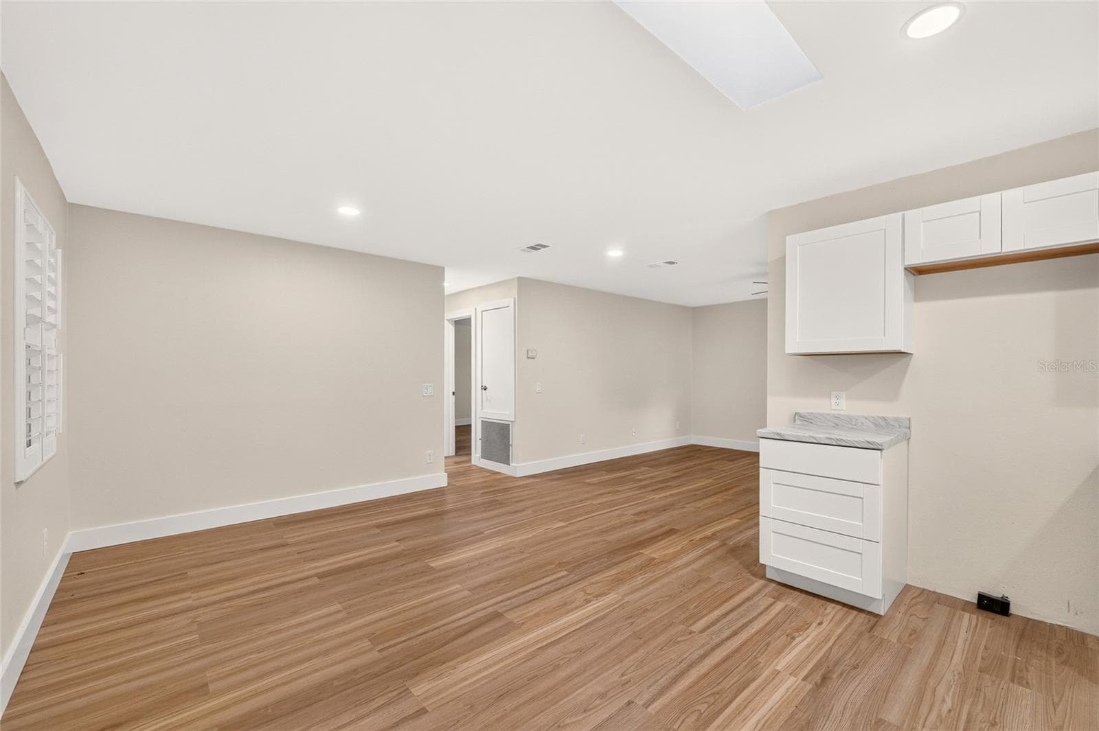Dining and Living Area - 1124 DEL TORO DR, LADY LAKE