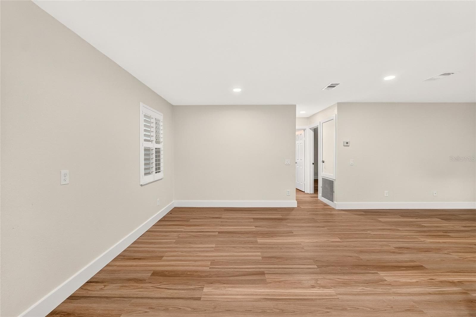 Living Area - 1124 DEL TORO DR, LADY LAKE