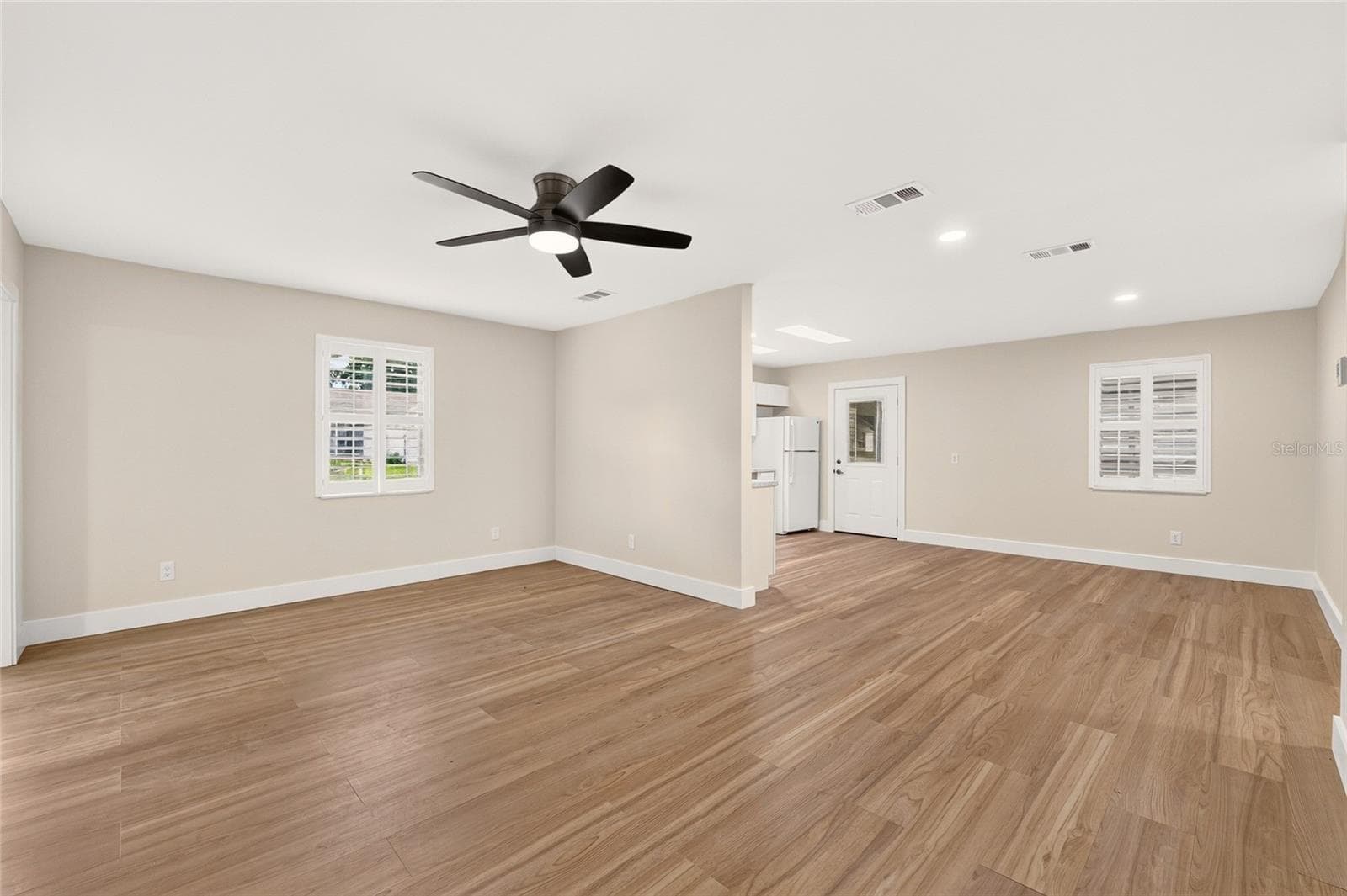 Living Room - 1124 DEL TORO DR, LADY LAKE