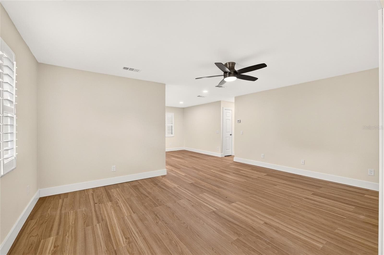 Living Room - 1124 DEL TORO DR, LADY LAKE