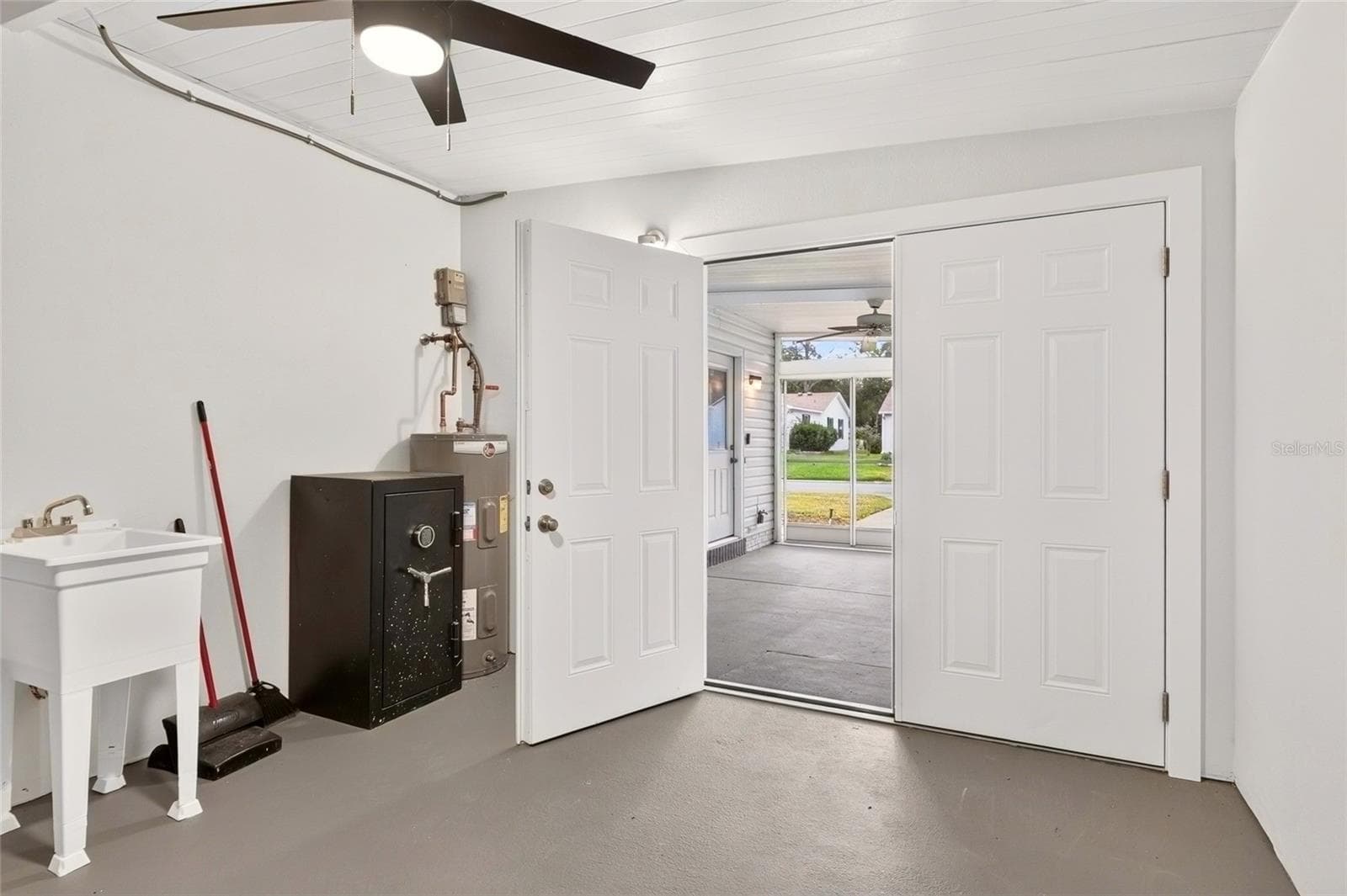 Laundry and Utility Area - 1124 DEL TORO DR, LADY LAKE