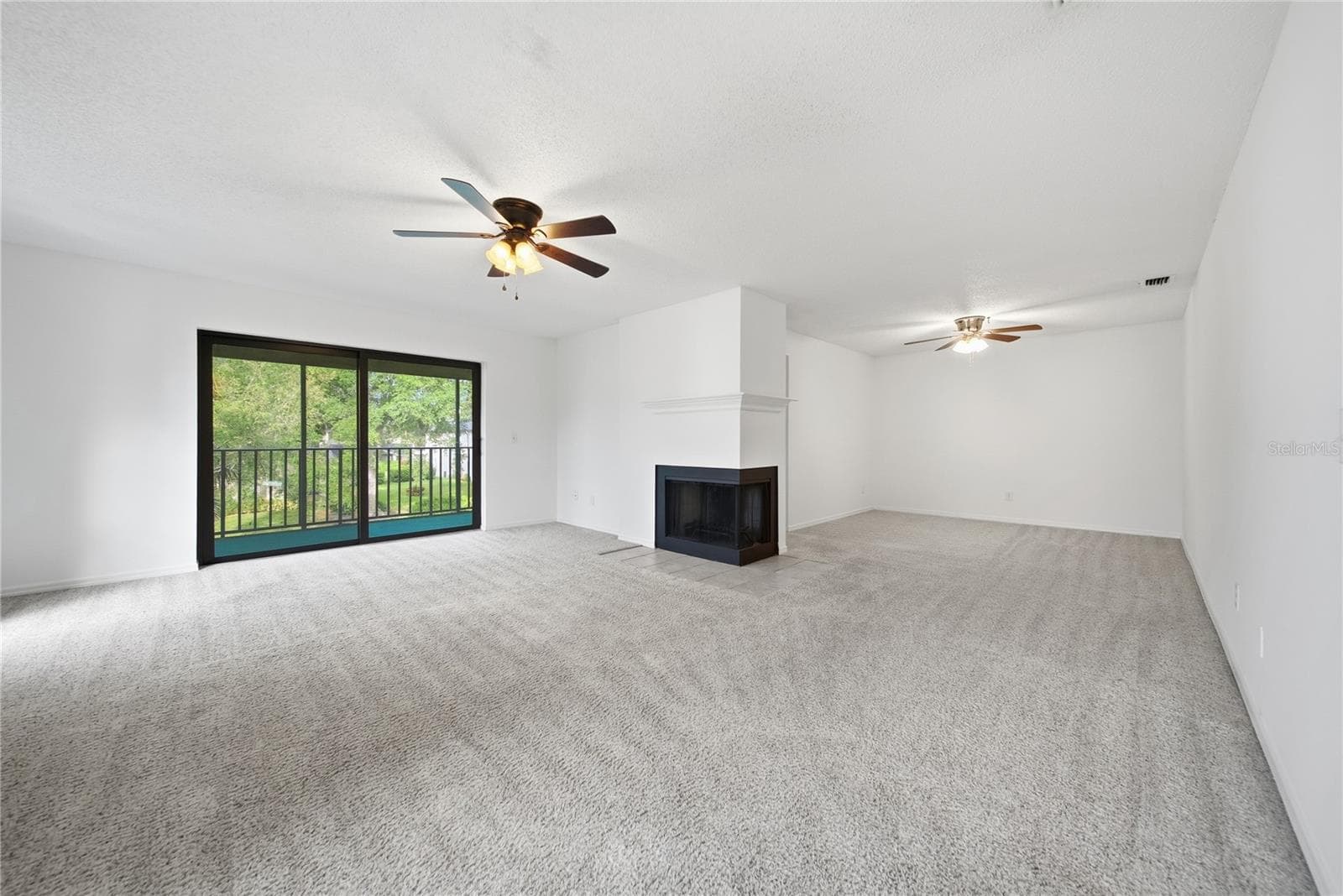 Living Room/ Dining Room - 4520 SOUTHAMPTON CT #4520, TAMPA