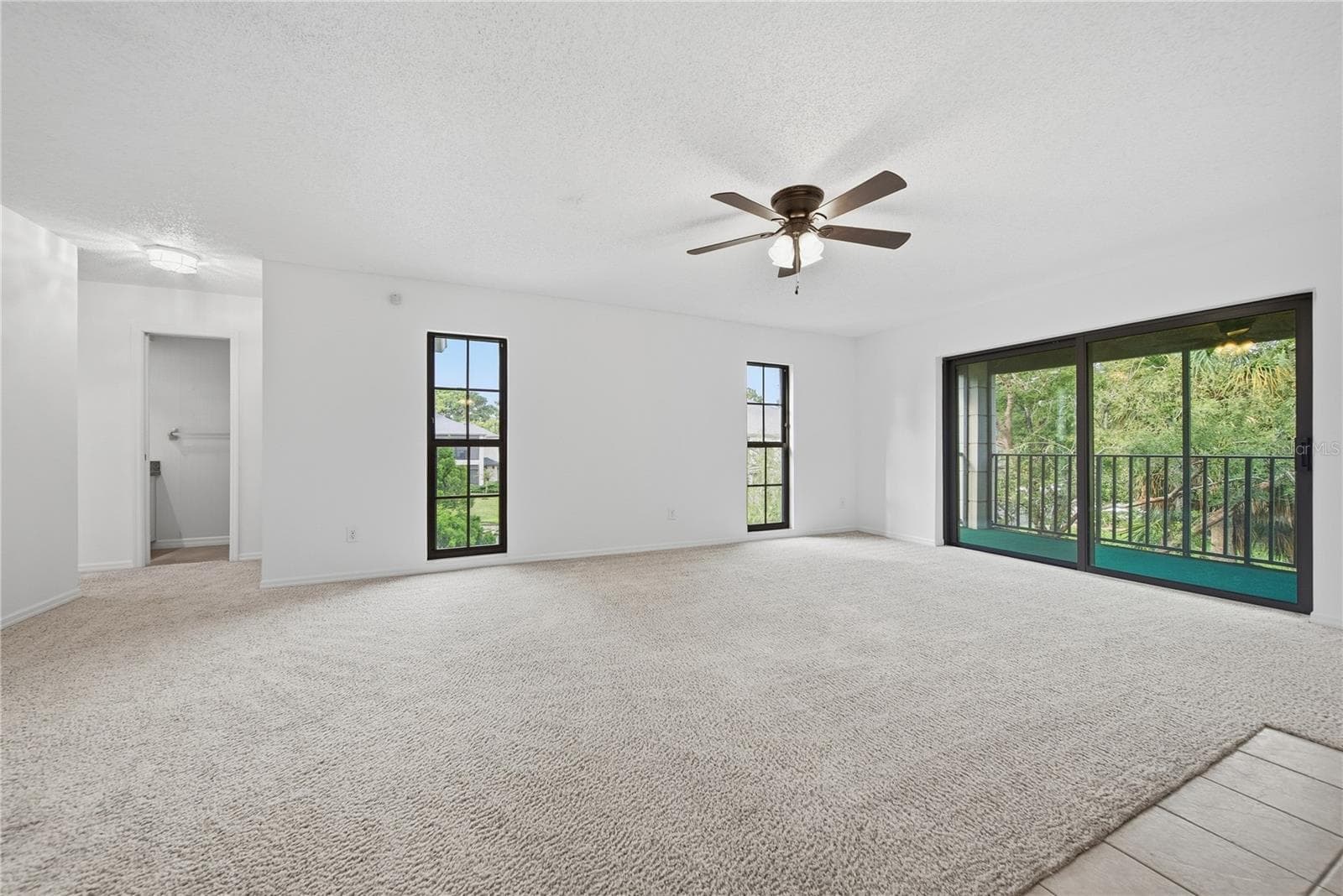 Living Room - 4520 SOUTHAMPTON CT #4520, TAMPA
