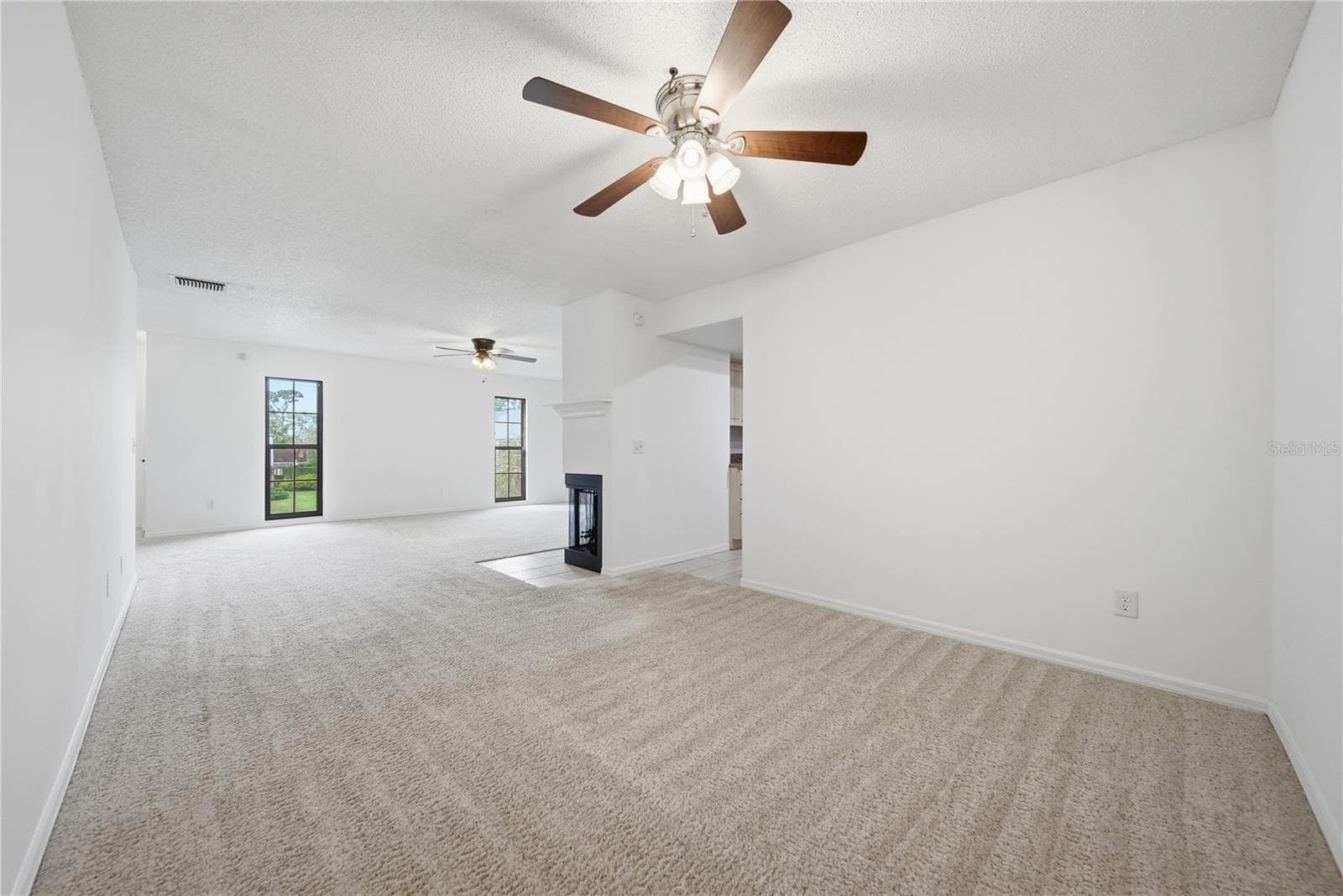 Dining Room/ Living Room Combo - 4520 SOUTHAMPTON CT #4520, TAMPA