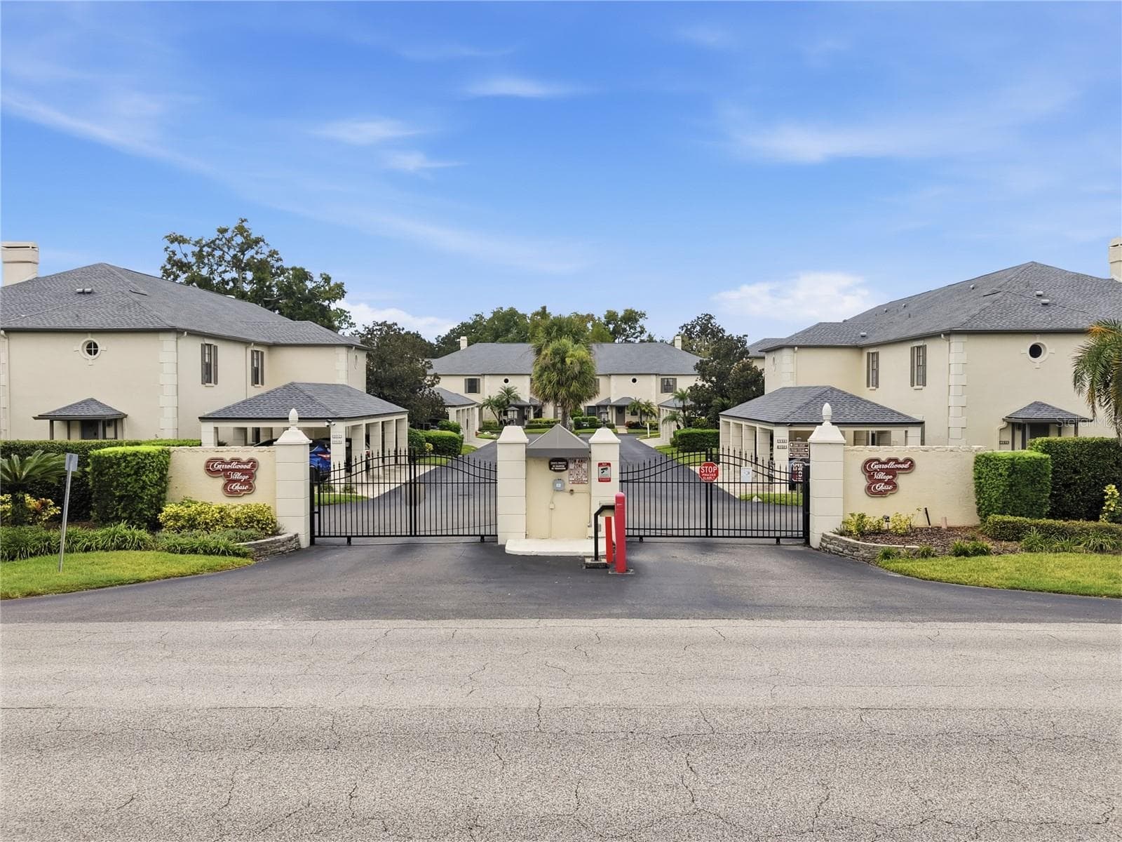 Gated Entrance - 4520 SOUTHAMPTON CT #4520, TAMPA