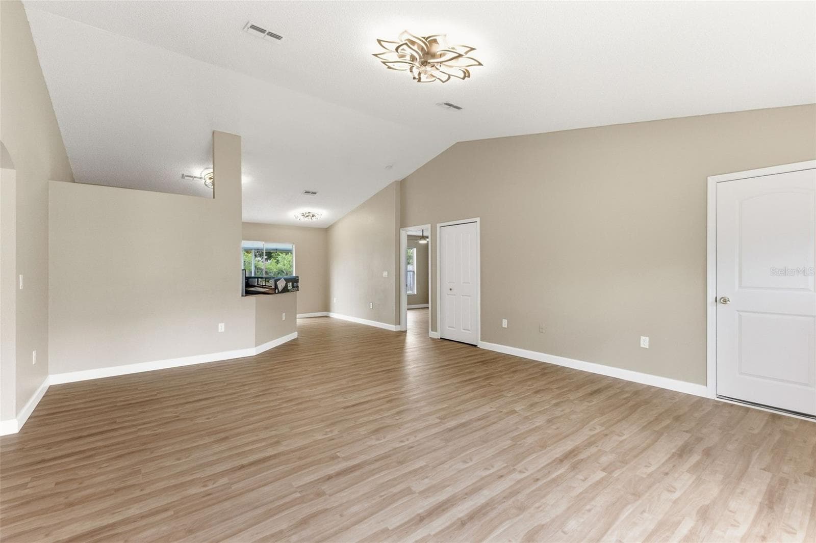 Single Family Residence at 13393 TWIN LAKE AVE, SPRING HILL, photo 7 of 49